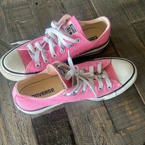 Womens size 7 converse
